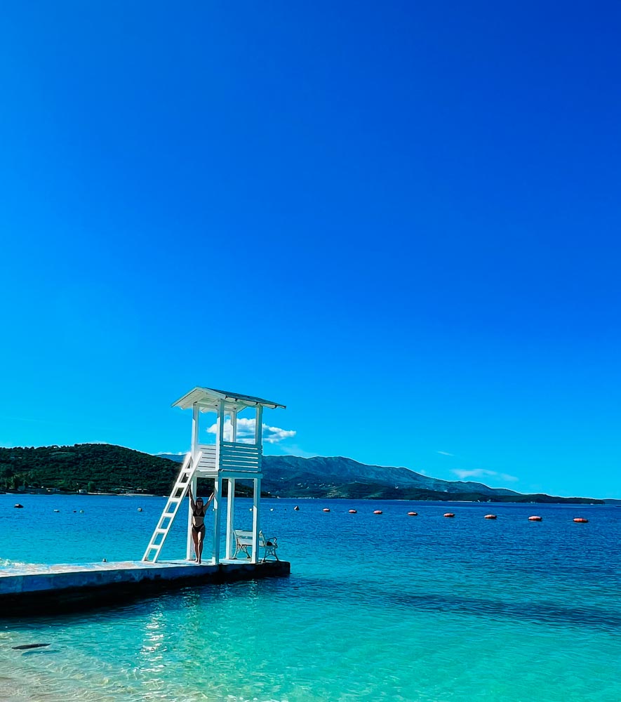 ¡Bienvenidos a Albania! Este país, ubicado en el sureste de Europa, te sorprenderá con sus paisajes impresionantes, su rica cultura y su fascinante historia.