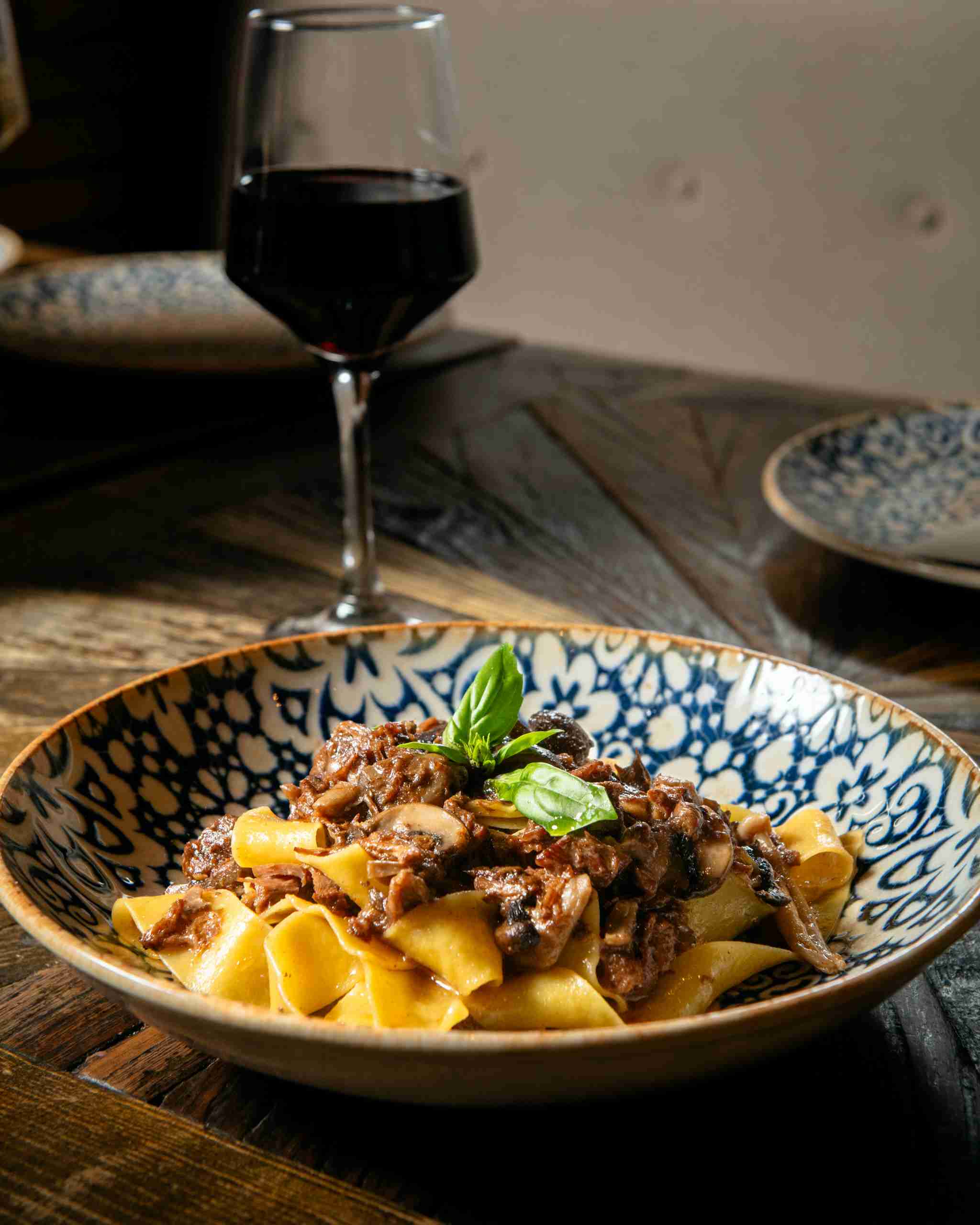 Con veinte años de tradición, Murivecchi ofrece una experiencia culinaria única para todos los amantes de la auténtica comida italiana en Barcelona.