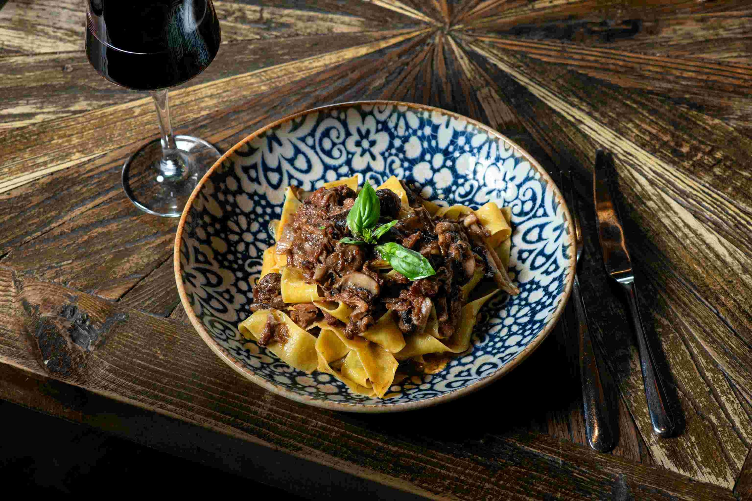 Con veinte años de tradición, Murivecchi ofrece una experiencia culinaria única para todos los amantes de la auténtica comida italiana en Barcelona.