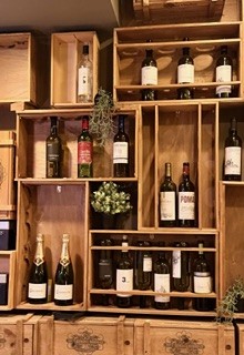 Recomiendo Asado Central si buscas una experiencia gastronómica argentina real en Barcelona. Asado Central: Donde el fuego y la tradición argentina se encuentran en Sants. Una guía rápida por su menú, sus cortes estrella y esa calidez humana que ya no se encuentra en todos los restaurantes.