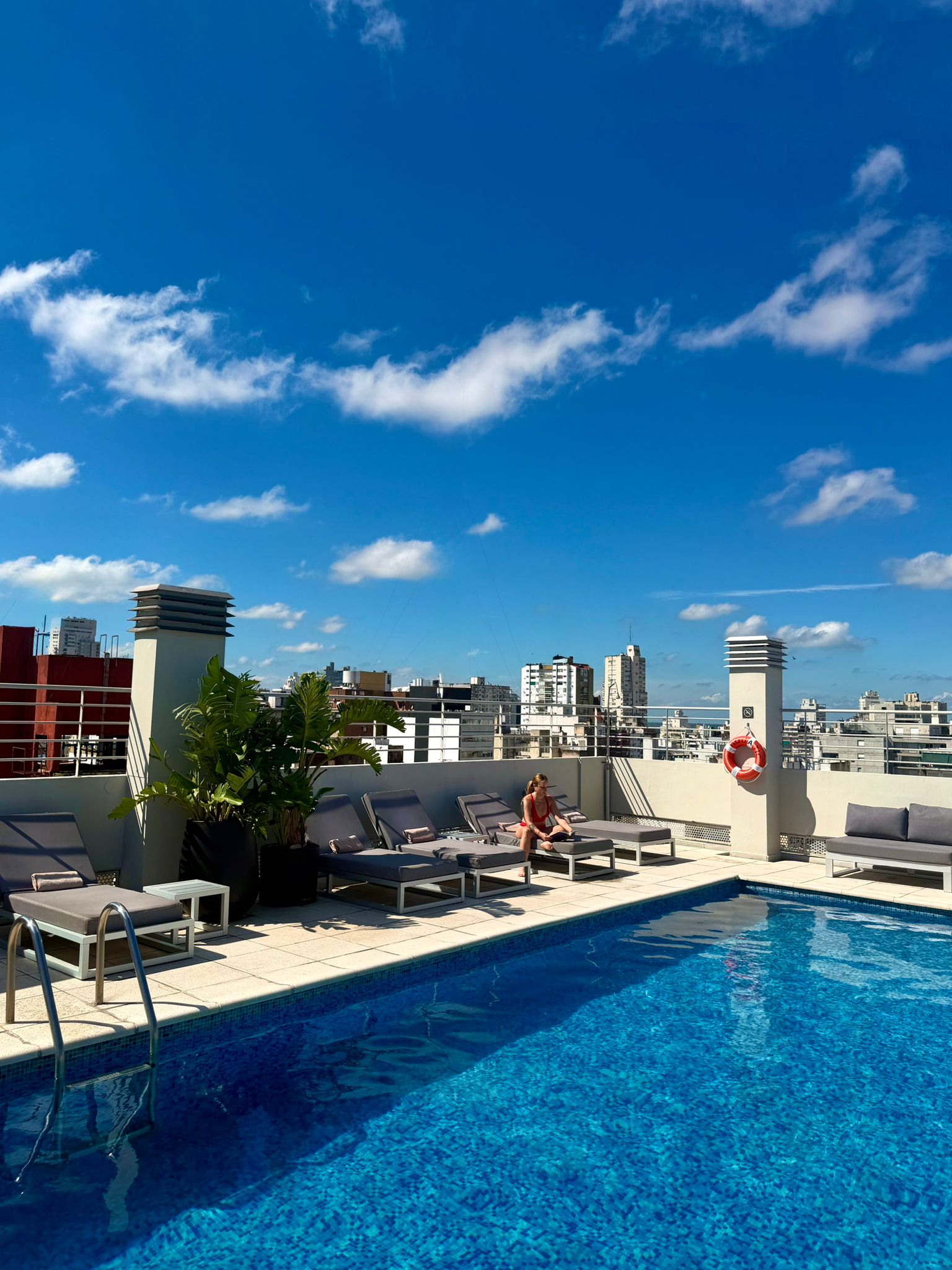 Mi experiencia en Plaza Real Suites Hotel: elegancia, confort y gastronomía en Rosario